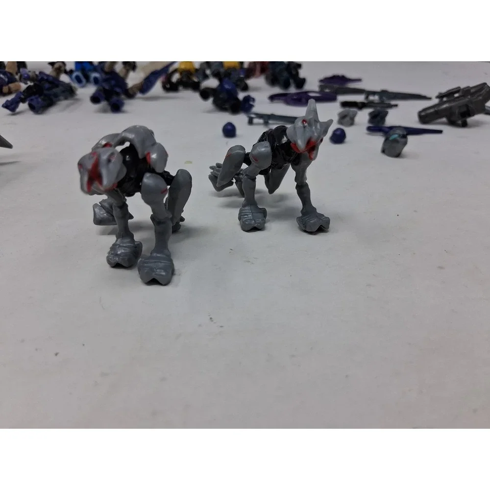 Mega Bloks Construx Halo/Covenant Mini Figures Lot Of:22  and Accessories/Read I